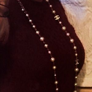 Ladies CHANEL pearl necklace